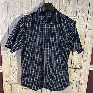Men's Blue Plaid Button Down Shirt Size Large short sleeve casual easy care
